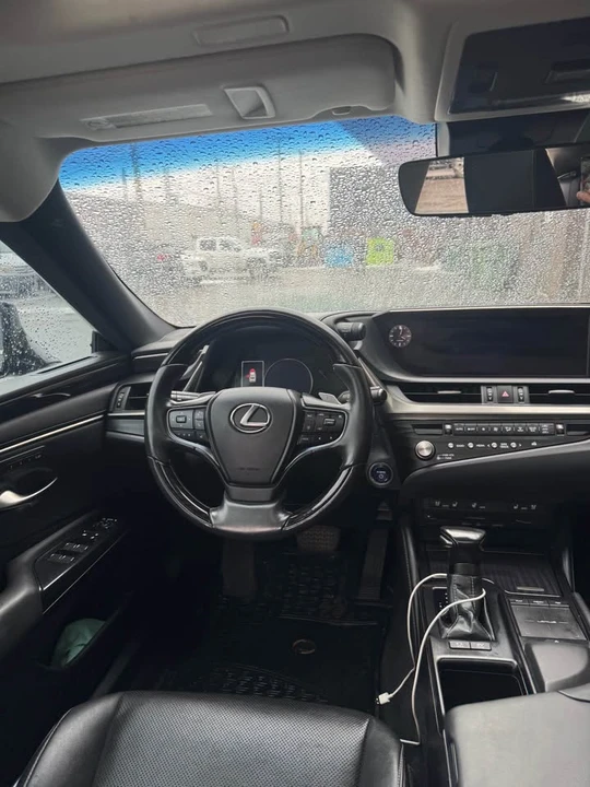 2021 Lexus ES 7th Gen - Image 11 of 20