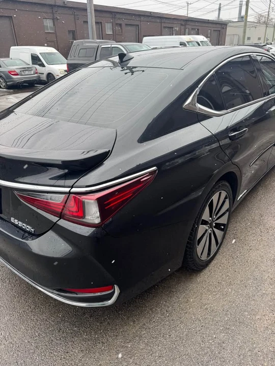 2021 Lexus ES 7th Gen - Image 16 of 20