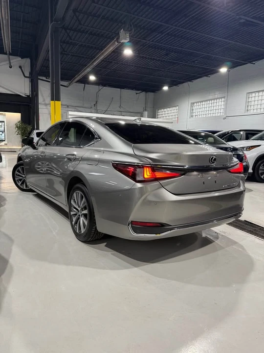 2021 Lexus ES 7th Gen - Image 4 of 14