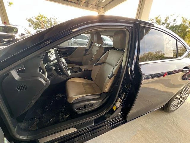 2021 Lexus ES 7th Gen - Image 12 of 19