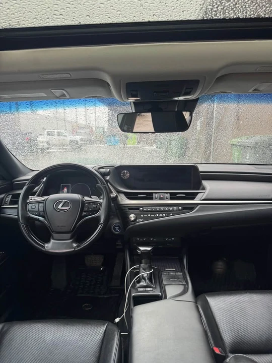 2021 Lexus ES 7th Gen - Image 12 of 20