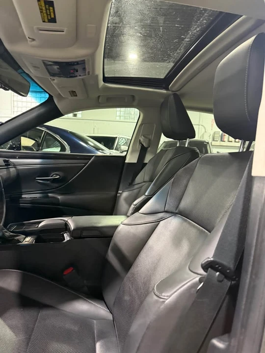 2021 Lexus ES 7th Gen - Image 11 of 14