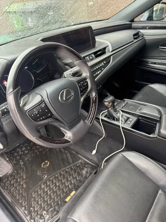 2021 Lexus ES 7th Gen - Image 13 of 20