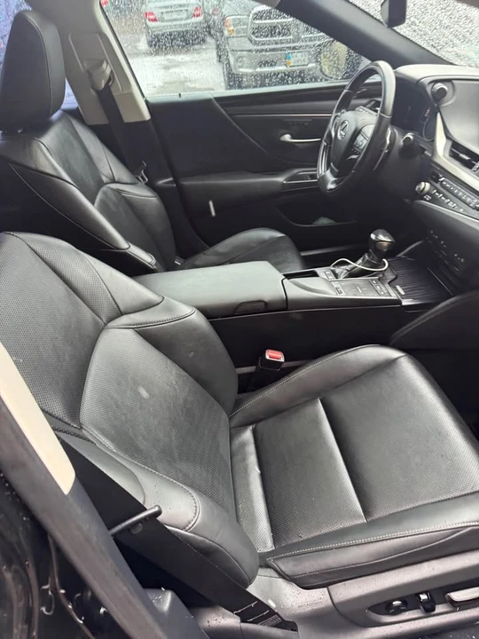 2021 Lexus ES 7th Gen - Image 7 of 20