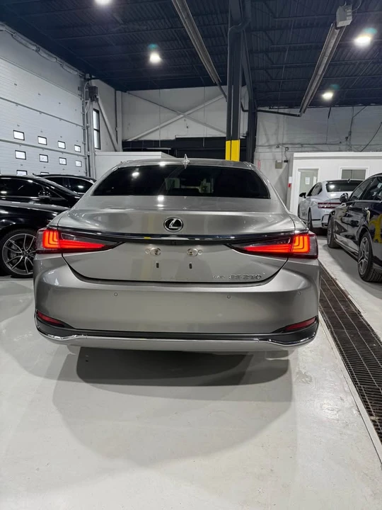 2021 Lexus ES 7th Gen - Image 5 of 14