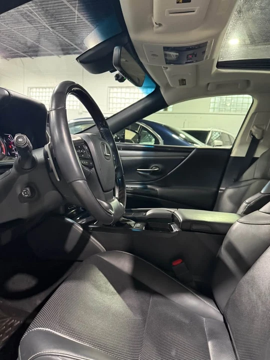 2021 Lexus ES 7th Gen - Image 10 of 14