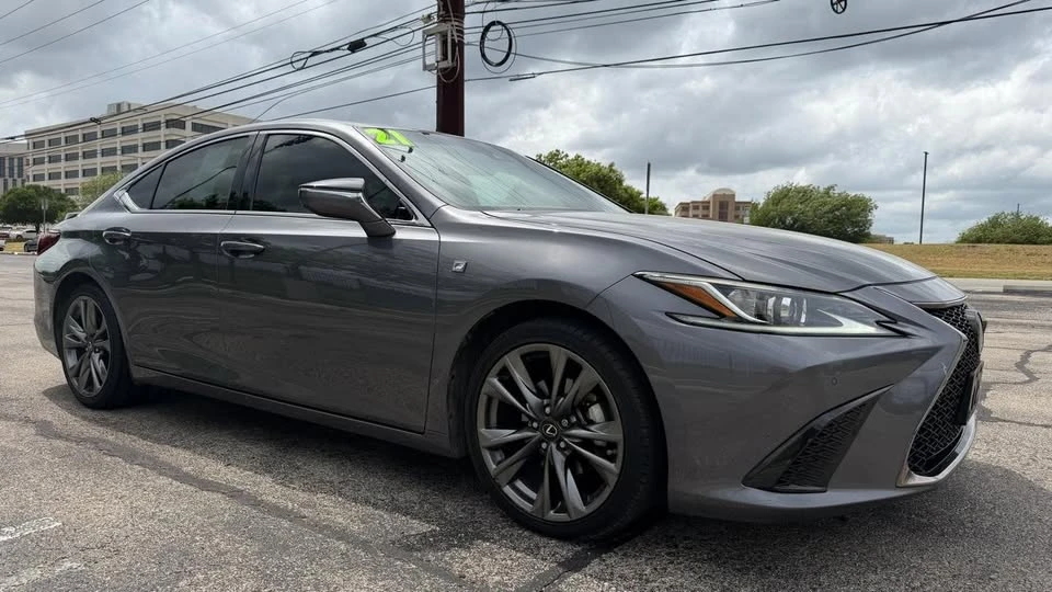 2021 Lexus ES 7th Gen - Image 2 of 19