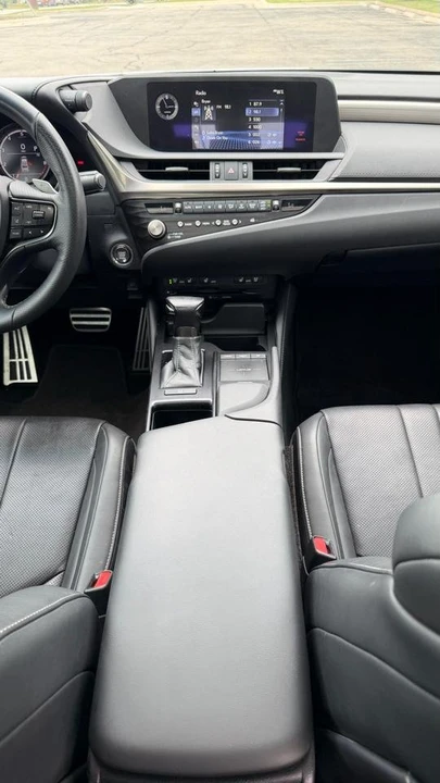 2021 Lexus ES 7th Gen - Image 18 of 19