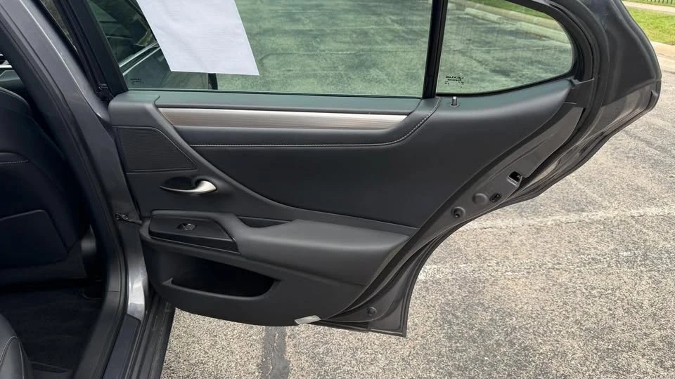 2021 Lexus ES 7th Gen - Image 10 of 19