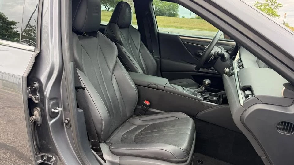 2021 Lexus ES 7th Gen - Image 13 of 19