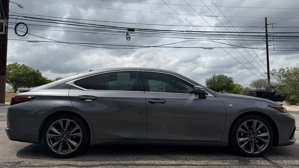 2021 Lexus ES 7th Gen - Image 3 of 19