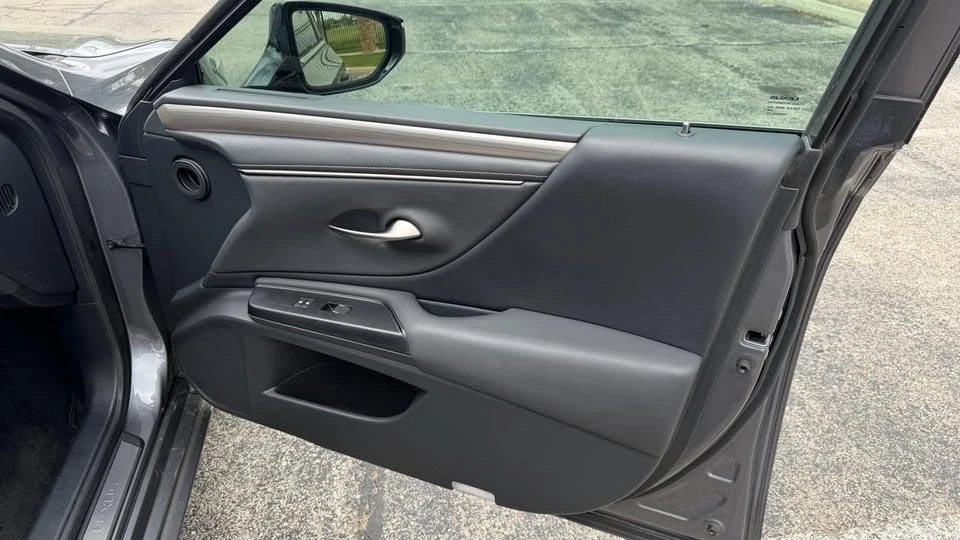 2021 Lexus ES 7th Gen - Image 11 of 19
