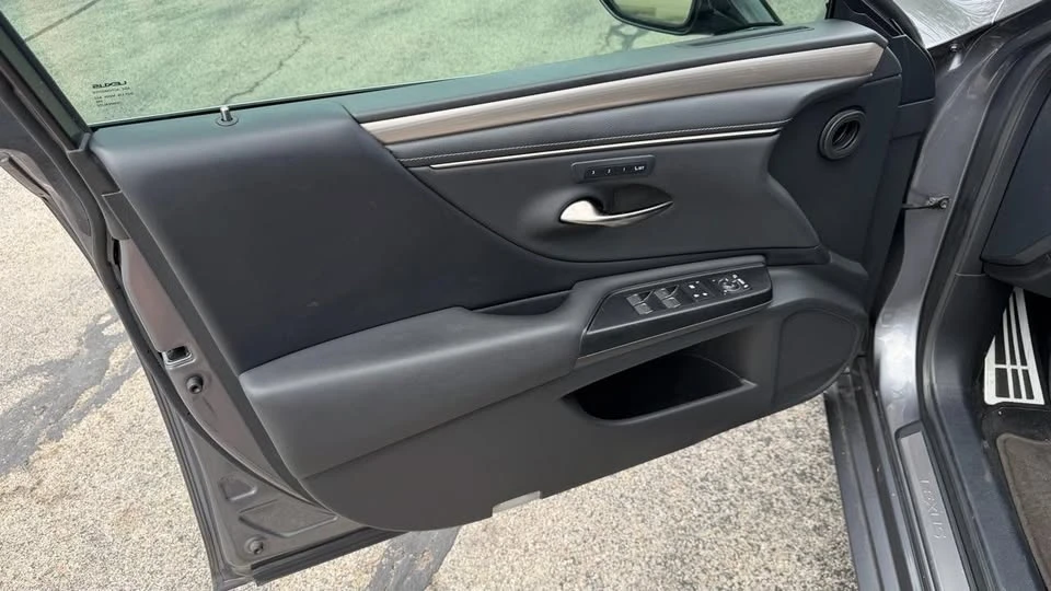 2021 Lexus ES 7th Gen - Image 8 of 19
