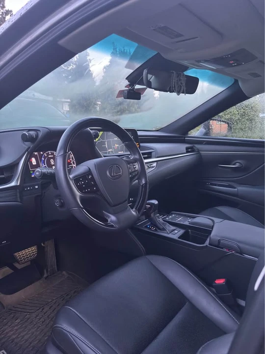 2021 Lexus ES 7th Gen - Image 9 of 10