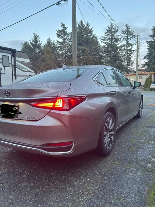 2021 Lexus ES 7th Gen - Image 5 of 10