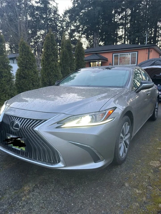 2021 Lexus ES 7th Gen - Image 2 of 10