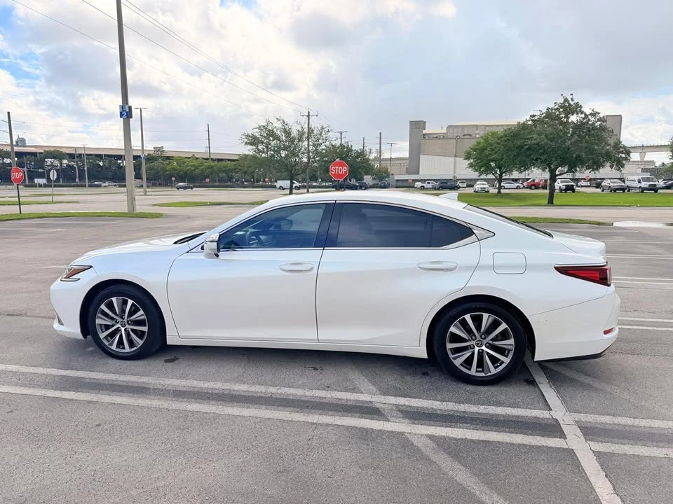 2021 Lexus ES 7th Gen - Image 6 of 11