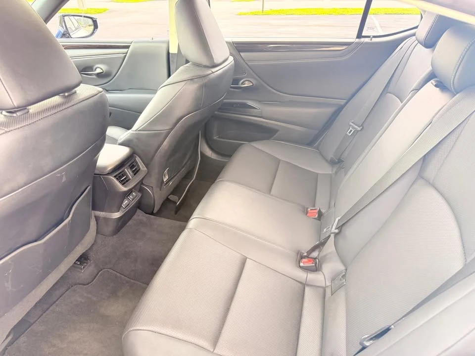 2021 Lexus ES 7th Gen - Image 7 of 11