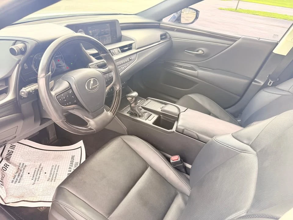 2021 Lexus ES 7th Gen - Image 9 of 11