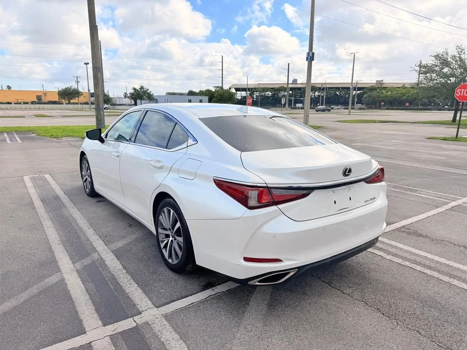 2021 Lexus ES 7th Gen - Image 11 of 11