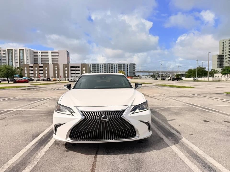 2021 Lexus ES 7th Gen - Image 5 of 11