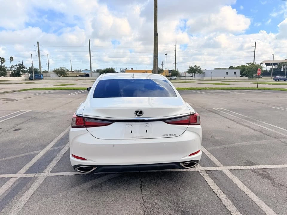 2021 Lexus ES 7th Gen - Image 4 of 11
