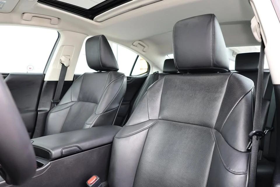 2021 Lexus ES 7th Gen - Image 8 of 19
