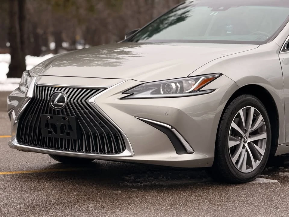2021 Lexus ES 7th Gen - Image 10 of 20