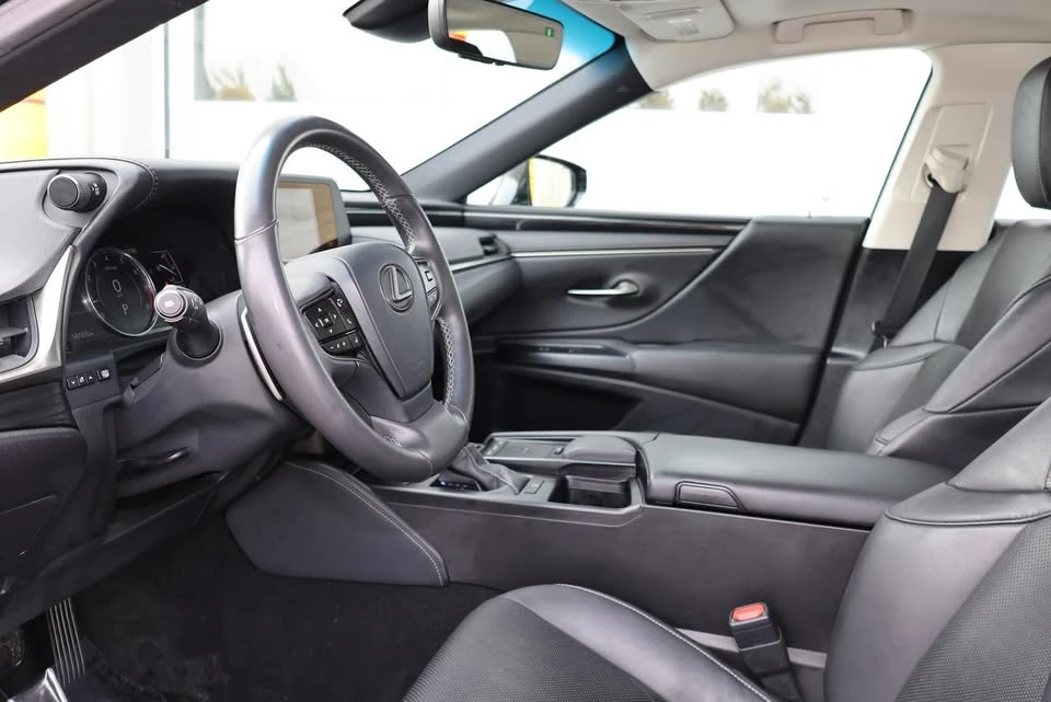 2021 Lexus ES 7th Gen - Image 7 of 19