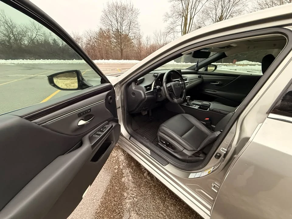 2021 Lexus ES 7th Gen - Image 11 of 20