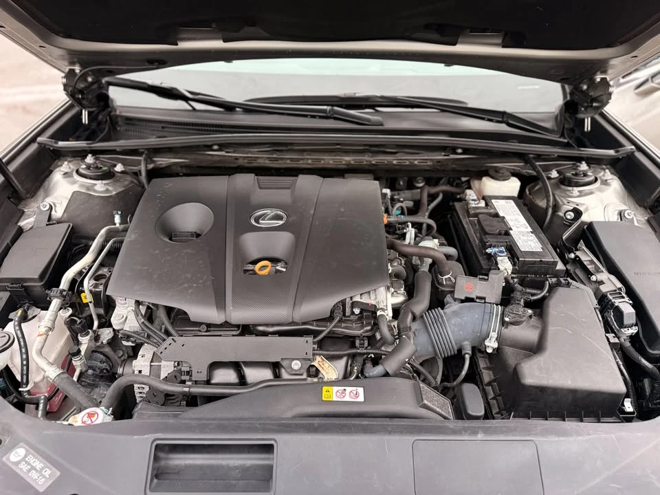 2021 Lexus ES 7th Gen - Image 16 of 20