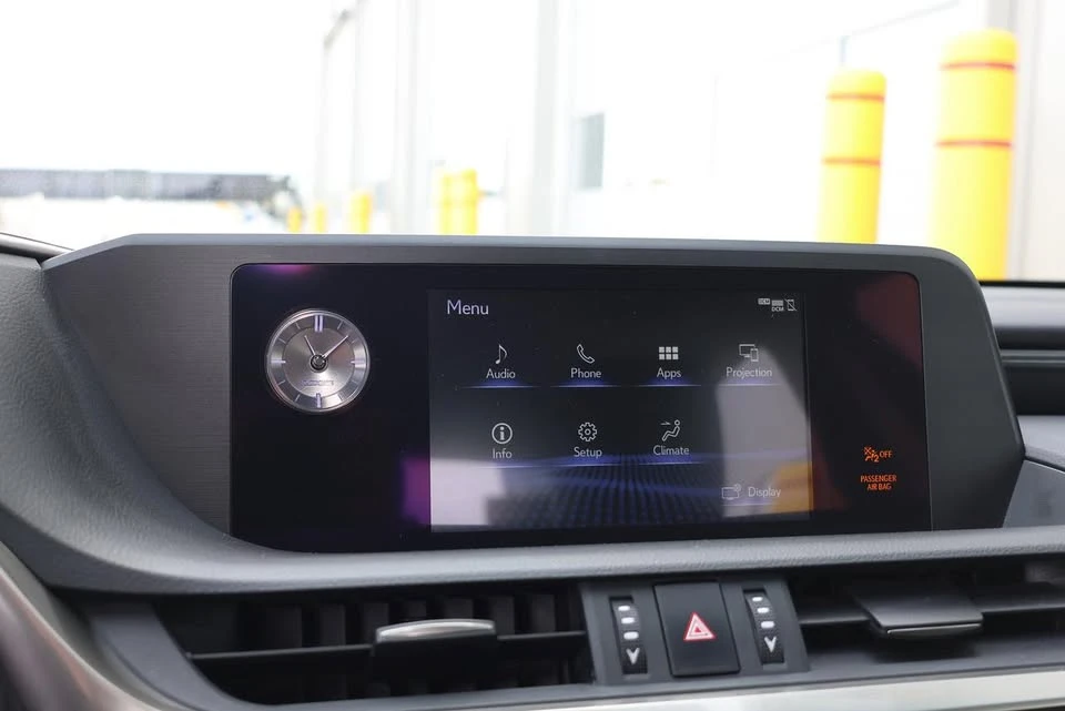 2021 Lexus ES 7th Gen - Image 15 of 19