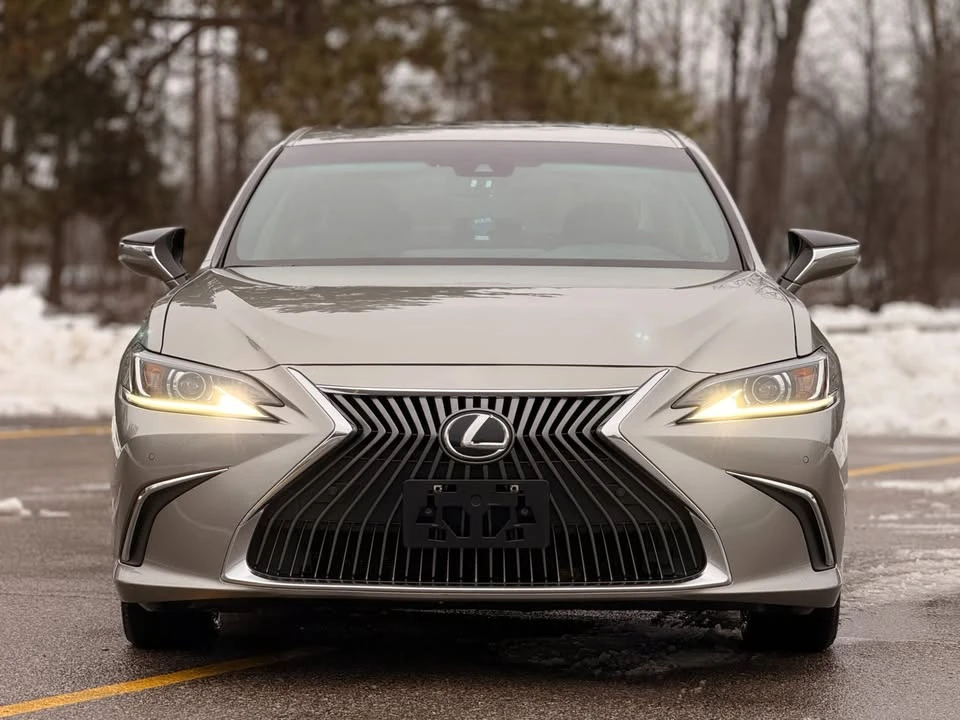 2021 Lexus ES 7th Gen - Image 2 of 20