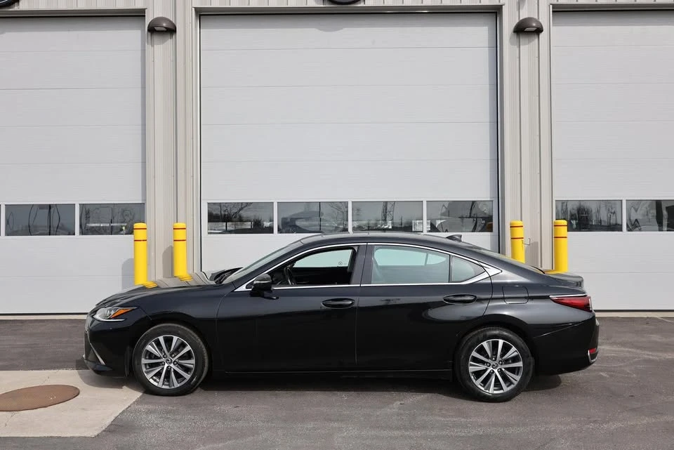 2021 Lexus ES 7th Gen - Image 2 of 19
