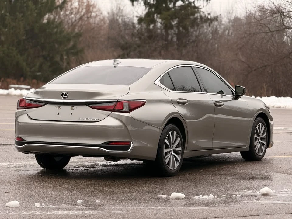 2021 Lexus ES 7th Gen - Image 5 of 20