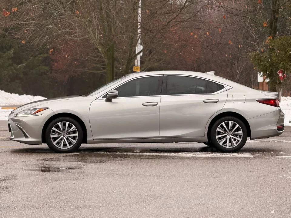 2021 Lexus ES 7th Gen - Image 8 of 20