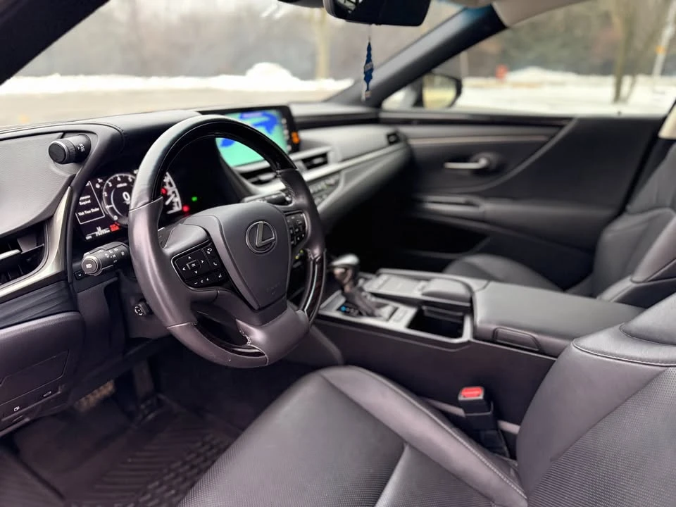 2021 Lexus ES 7th Gen - Image 13 of 20