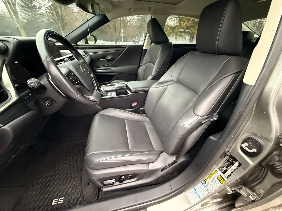 2021 Lexus ES 7th Gen - Image 12 of 20
