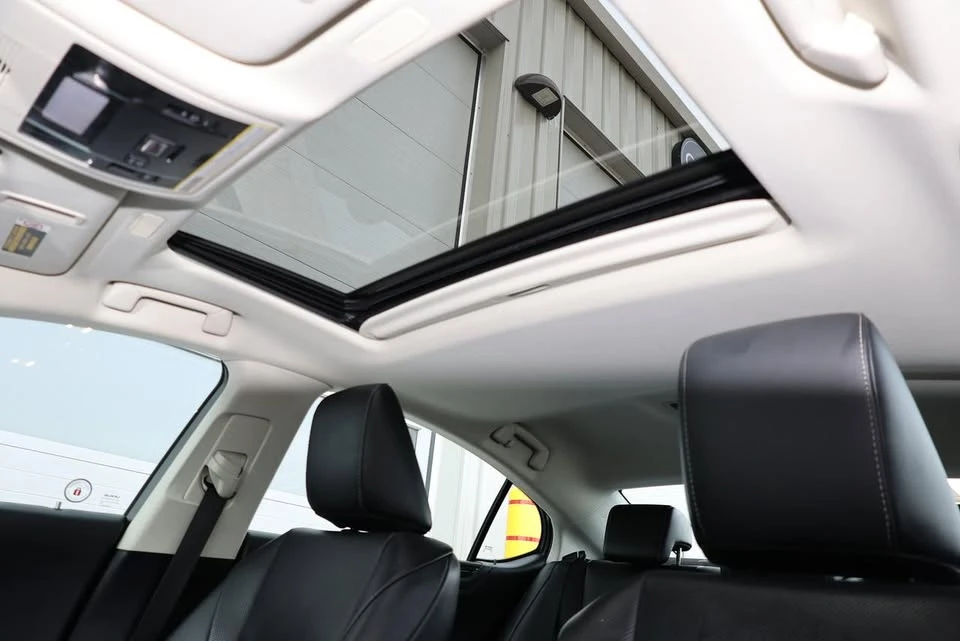 2021 Lexus ES 7th Gen - Image 9 of 19