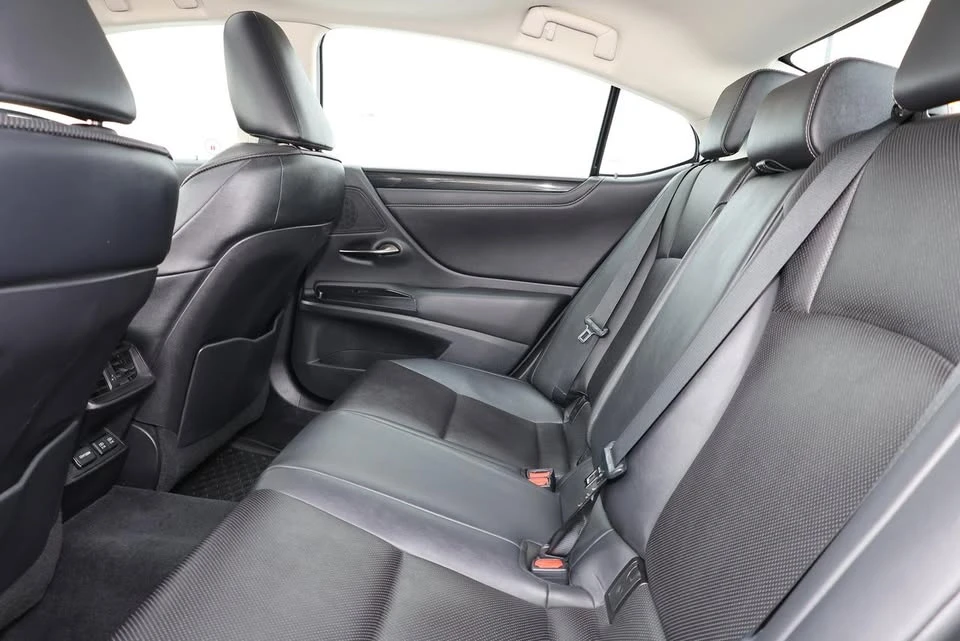 2021 Lexus ES 7th Gen - Image 10 of 19