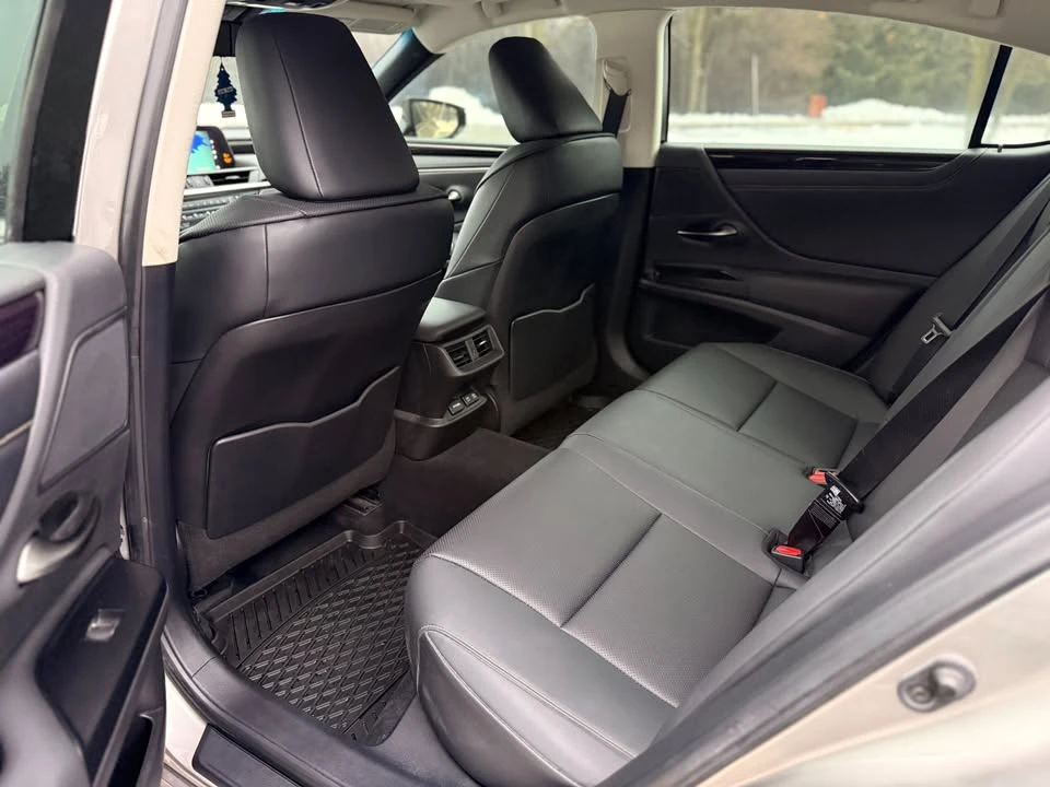 2021 Lexus ES 7th Gen - Image 19 of 20