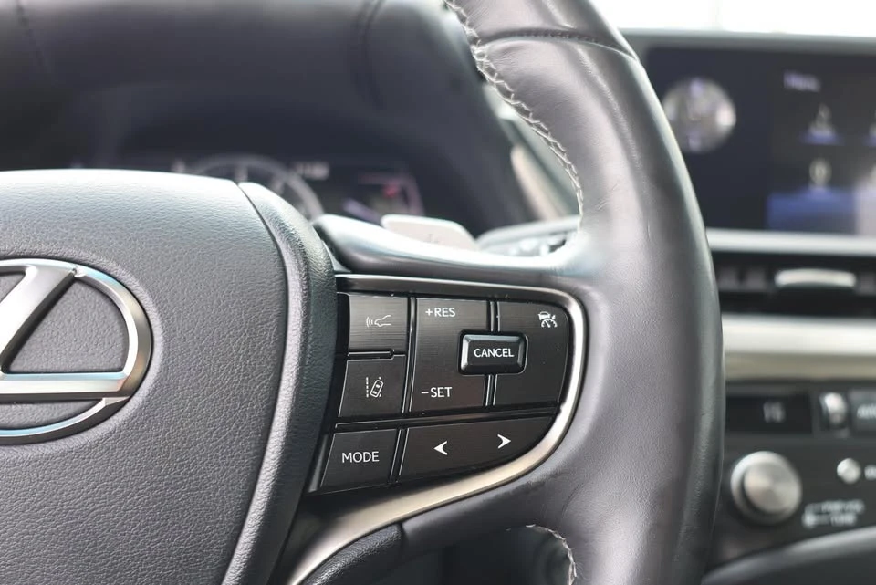 2021 Lexus ES 7th Gen - Image 17 of 19