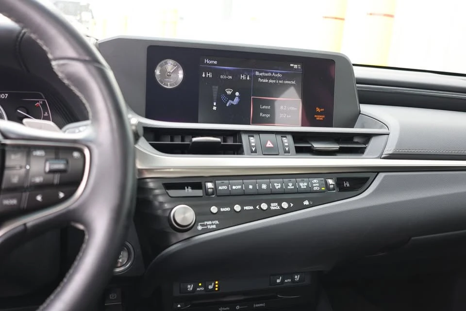 2021 Lexus ES 7th Gen - Image 13 of 19