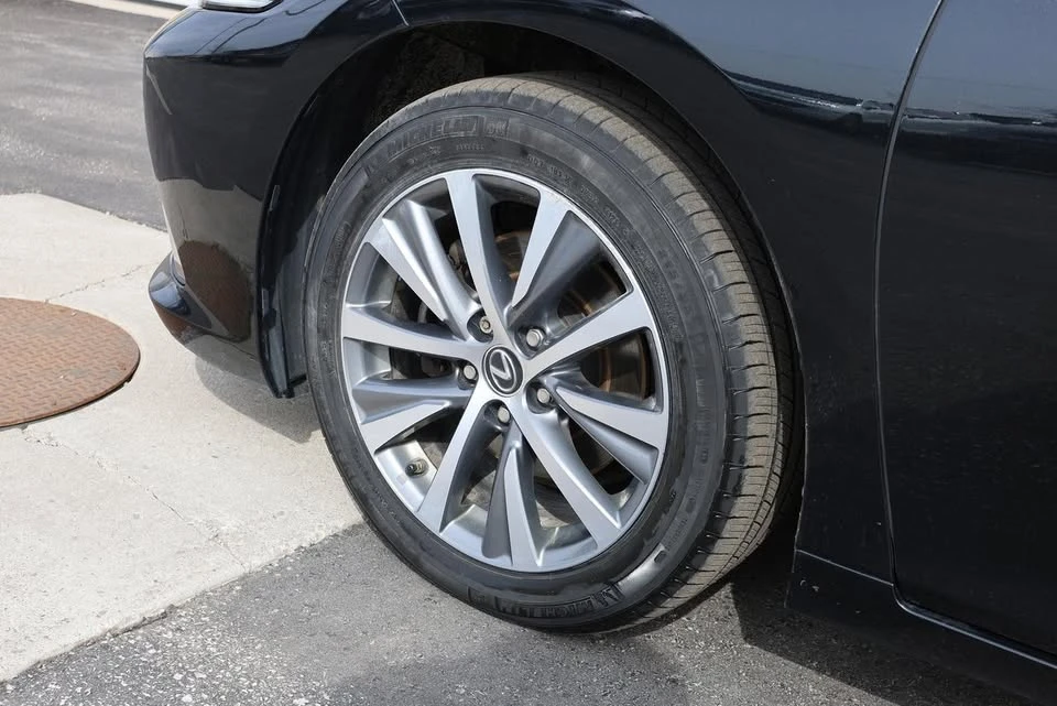 2021 Lexus ES 7th Gen - Image 6 of 19
