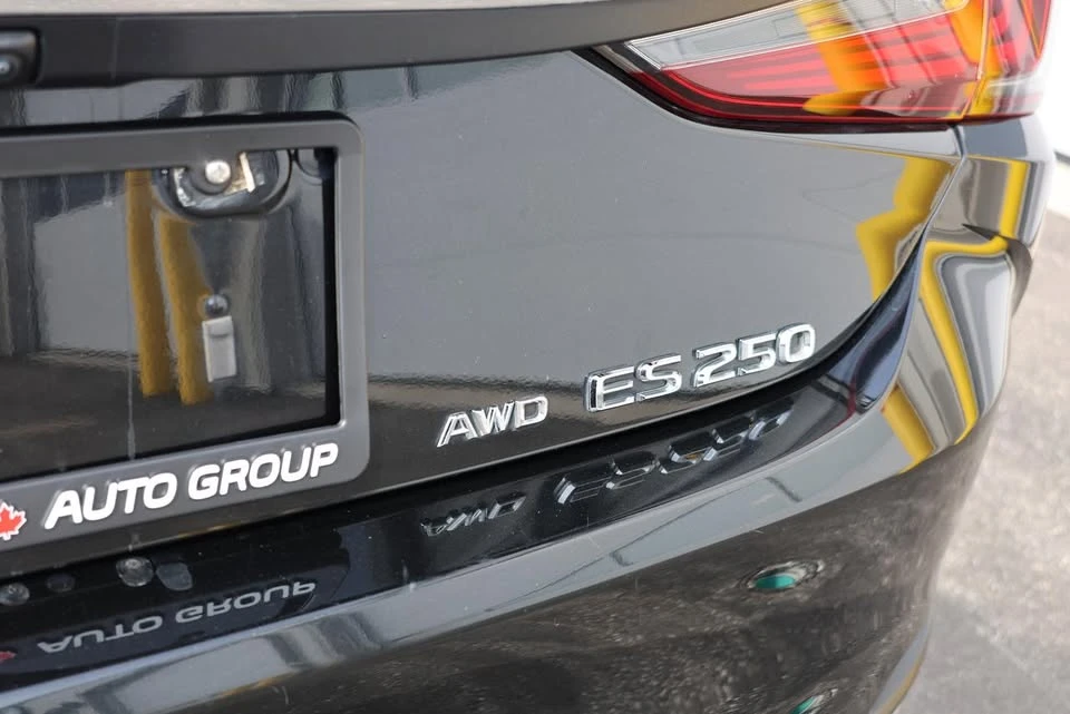 2021 Lexus ES 7th Gen - Image 5 of 19