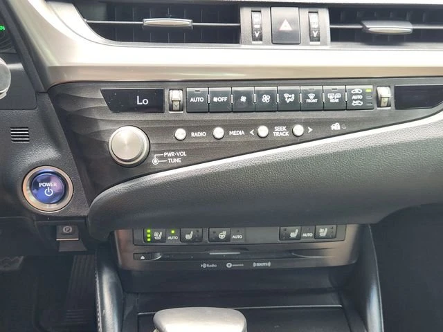 2021 Lexus ES 7th Gen - Image 17 of 20