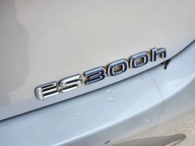 2021 Lexus ES 7th Gen - Image 12 of 20