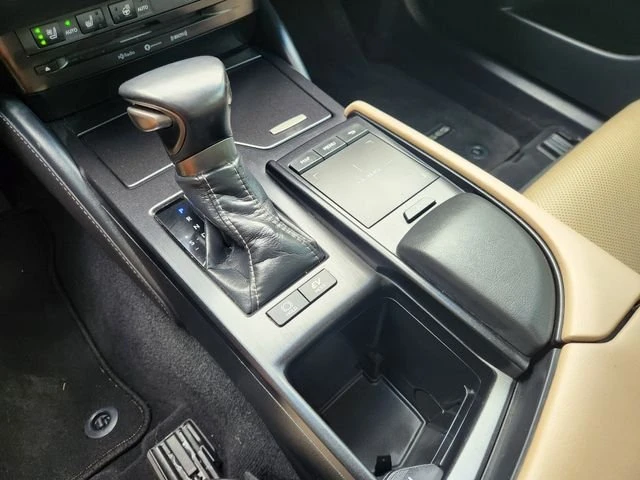 2021 Lexus ES 7th Gen - Image 18 of 20