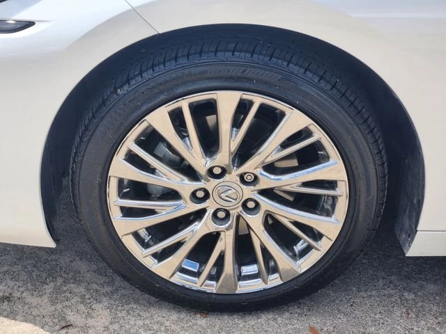 2021 Lexus ES 7th Gen - Image 10 of 20