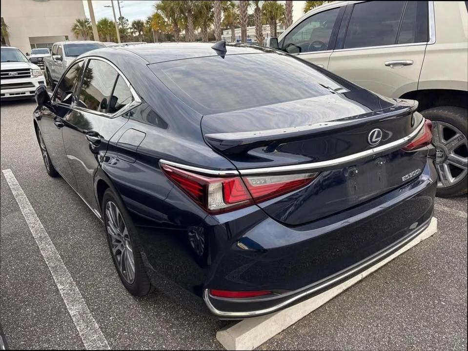 2021 Lexus ES 7th Gen - Image 4 of 4
